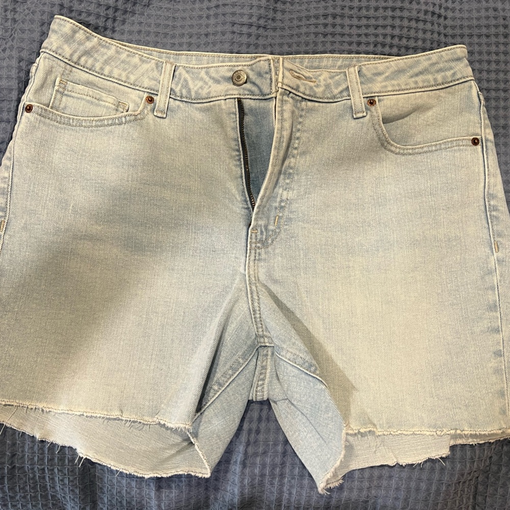 Old Navy Light Wash Cropped Jean shorts